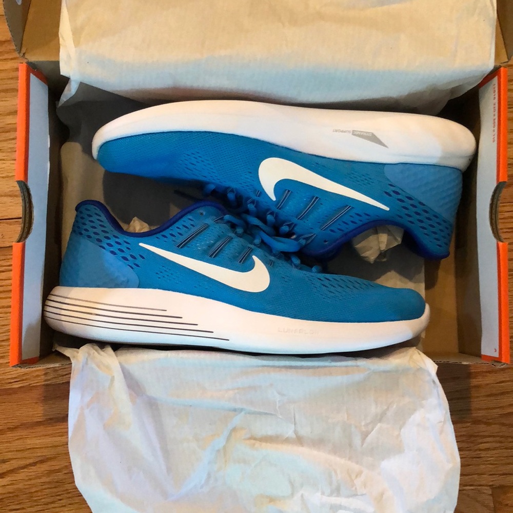 Nike Sneakers NEVER WORN STILL IN BOX